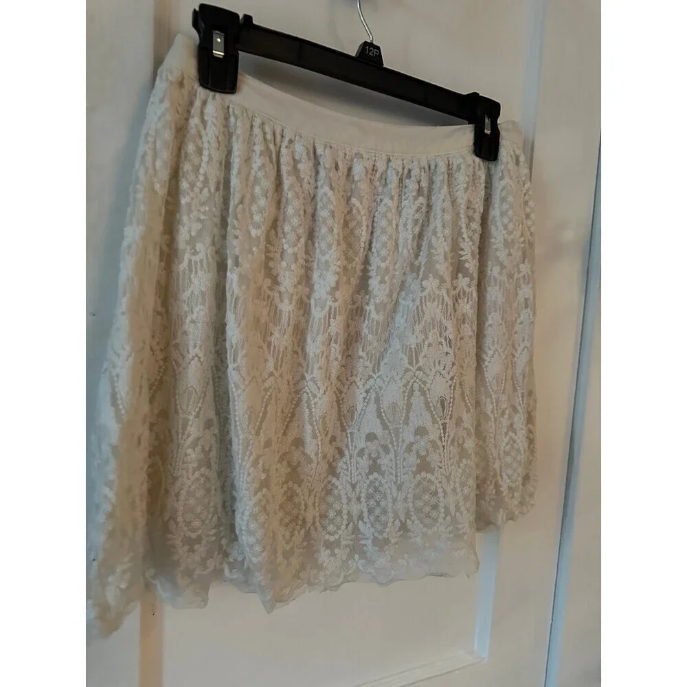 H&M Women’s size 8 Cream lace Skirt